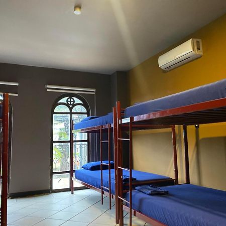 Alajuela Backpackers Airport Hostel מראה חיצוני תמונה