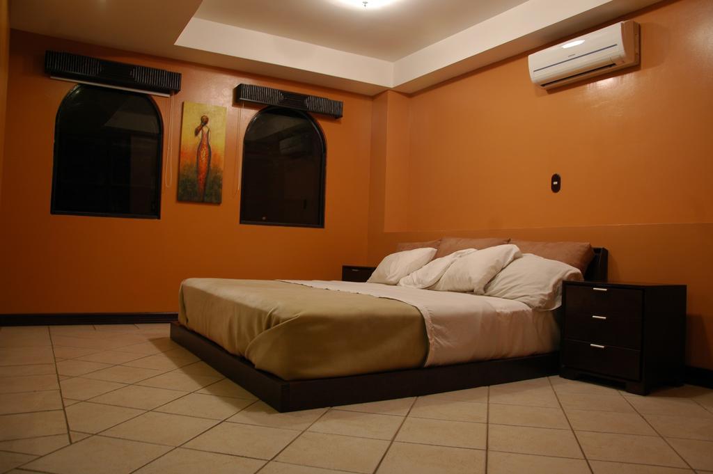 Alajuela Backpackers Airport Hostel מראה חיצוני תמונה