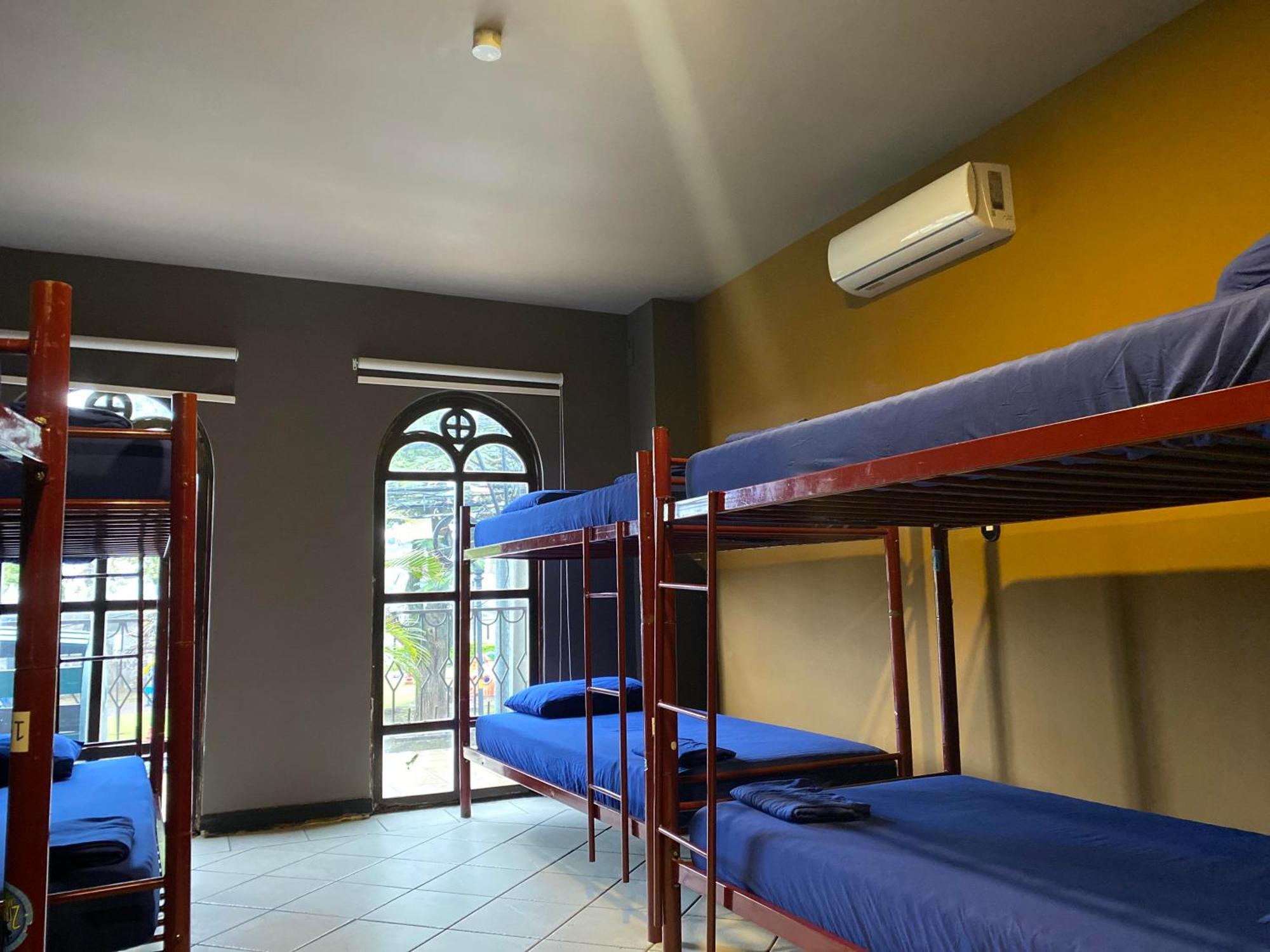 Alajuela Backpackers Airport Hostel מראה חיצוני תמונה