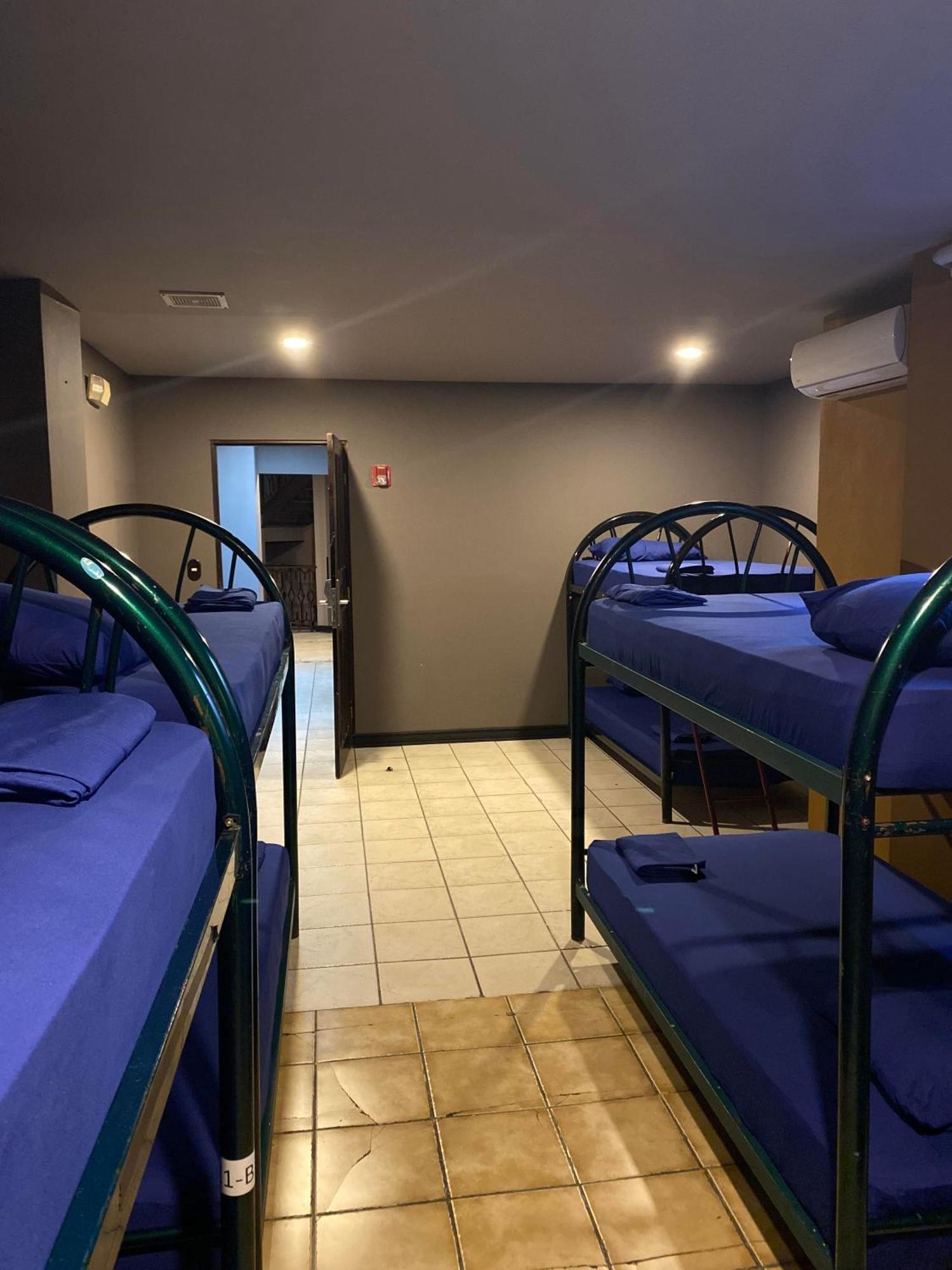 Alajuela Backpackers Airport Hostel מראה חיצוני תמונה