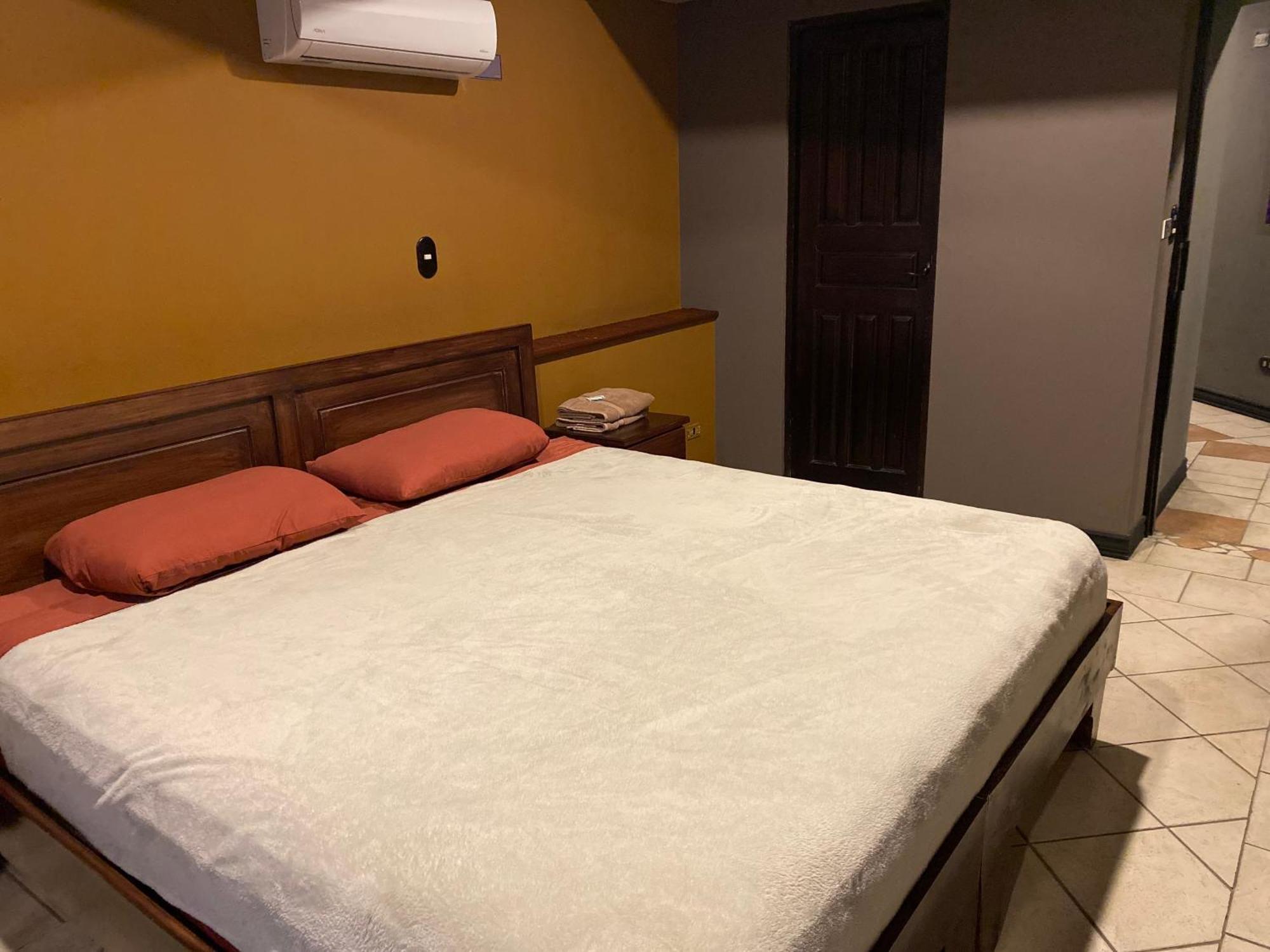 Alajuela Backpackers Airport Hostel מראה חיצוני תמונה