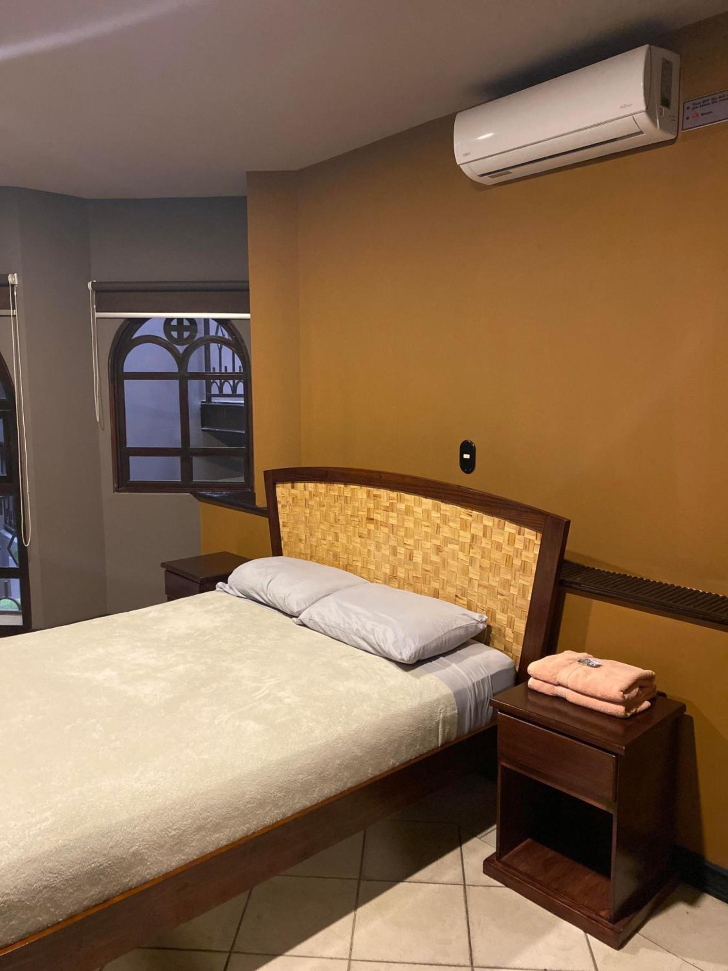 Alajuela Backpackers Airport Hostel מראה חיצוני תמונה