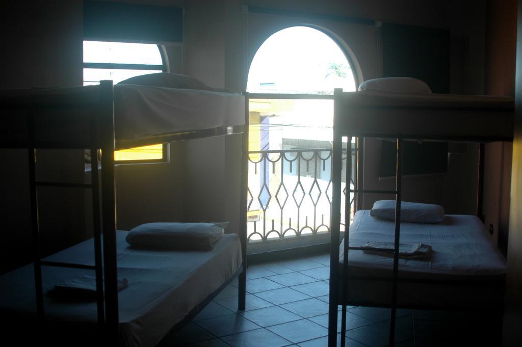 Alajuela Backpackers Airport Hostel חדר תמונה
