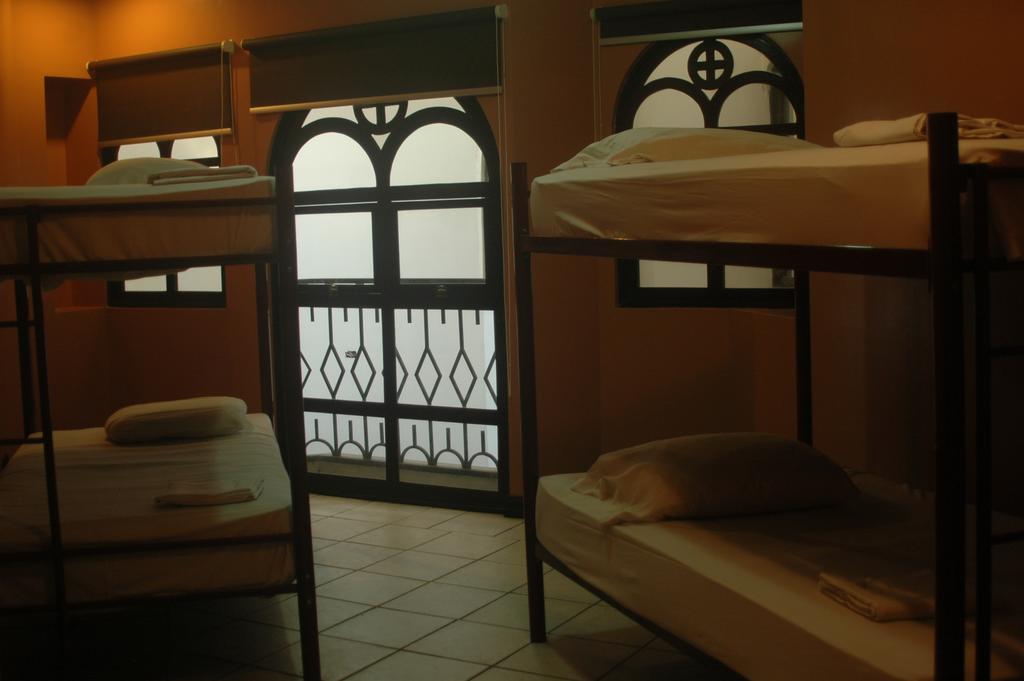 Alajuela Backpackers Airport Hostel חדר תמונה