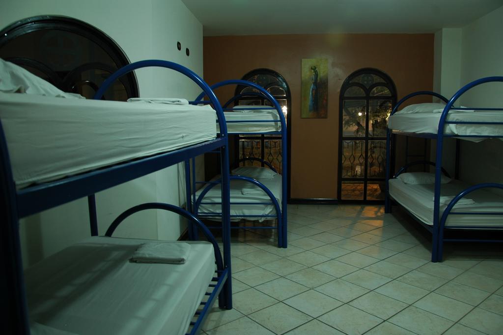Alajuela Backpackers Airport Hostel חדר תמונה