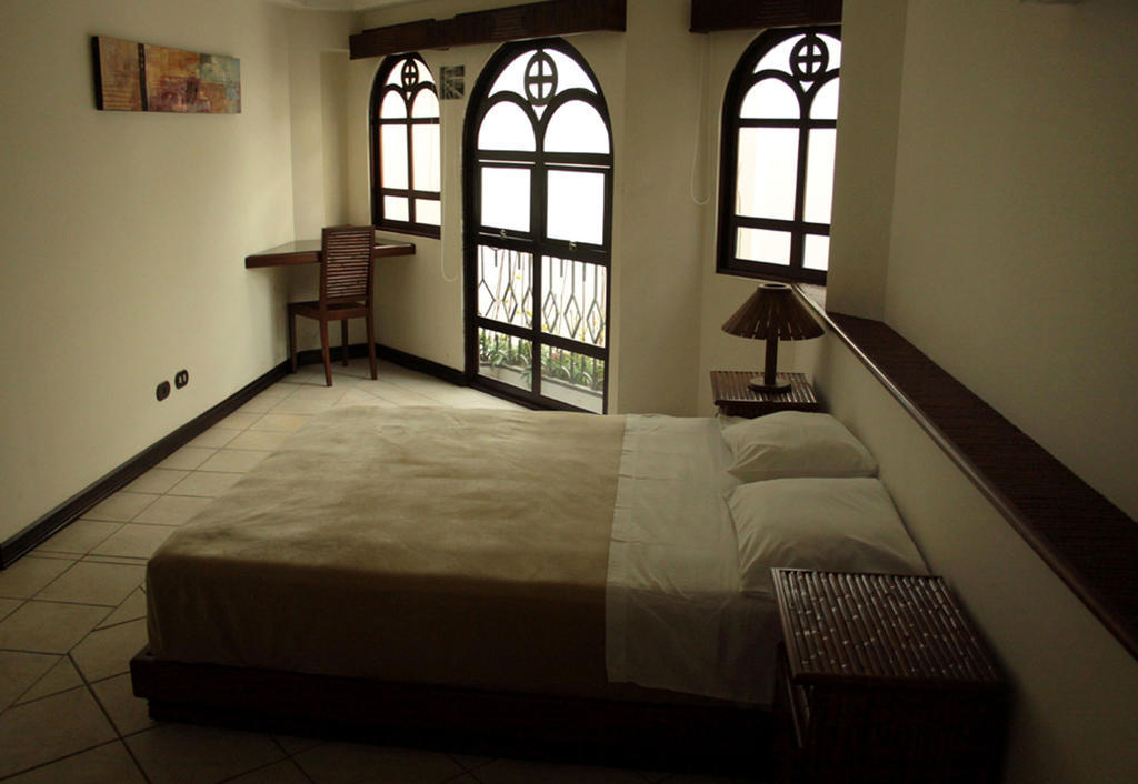 Alajuela Backpackers Airport Hostel חדר תמונה