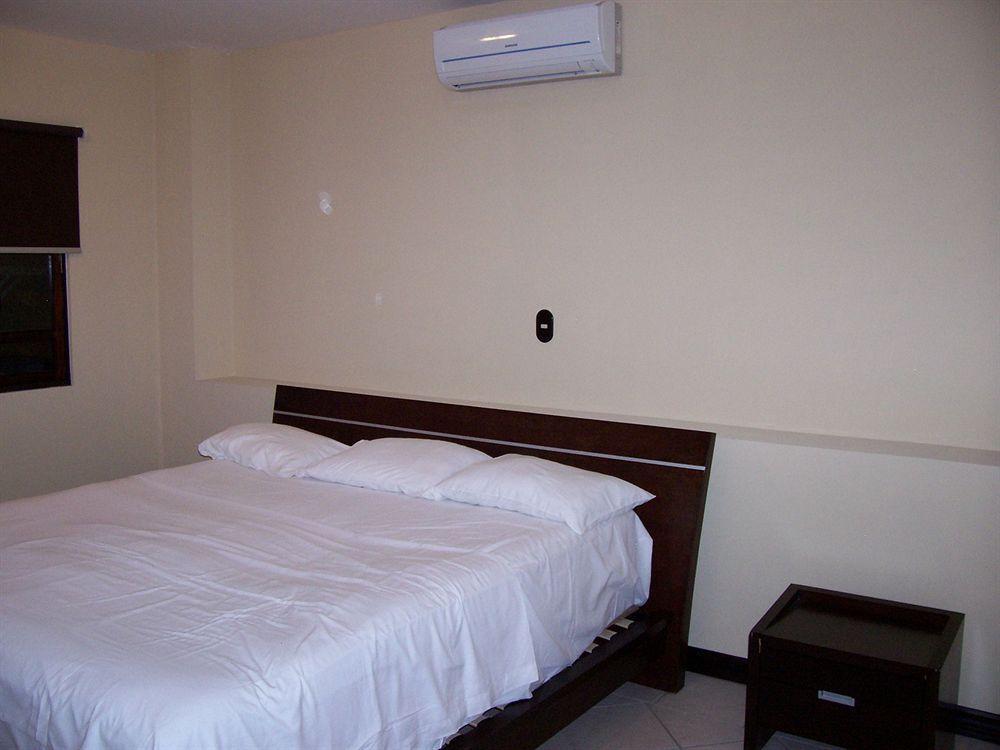 Alajuela Backpackers Airport Hostel מראה חיצוני תמונה