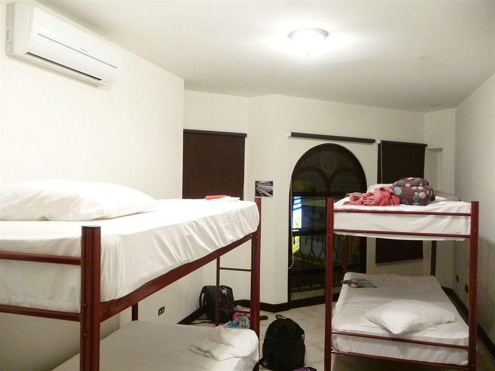 Alajuela Backpackers Airport Hostel מראה חיצוני תמונה
