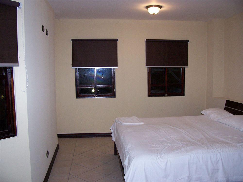 Alajuela Backpackers Airport Hostel מראה חיצוני תמונה